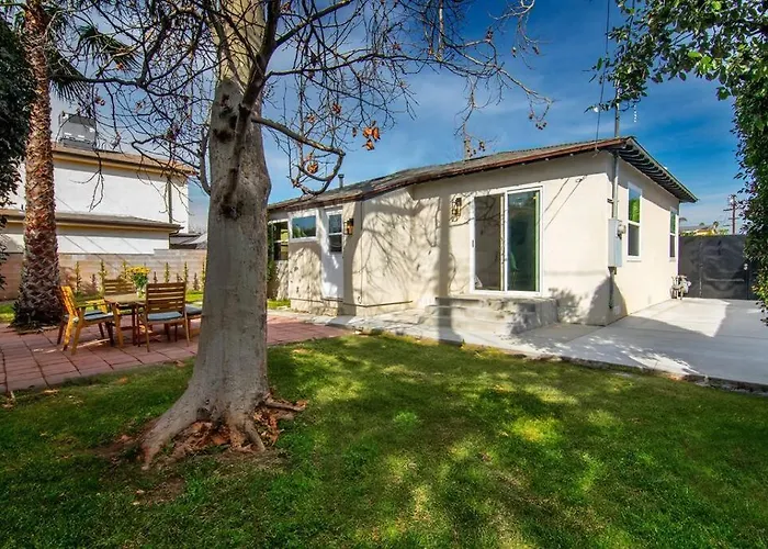 Beautiful 3 Bed 1 Bath Designer Home + Hot Tub