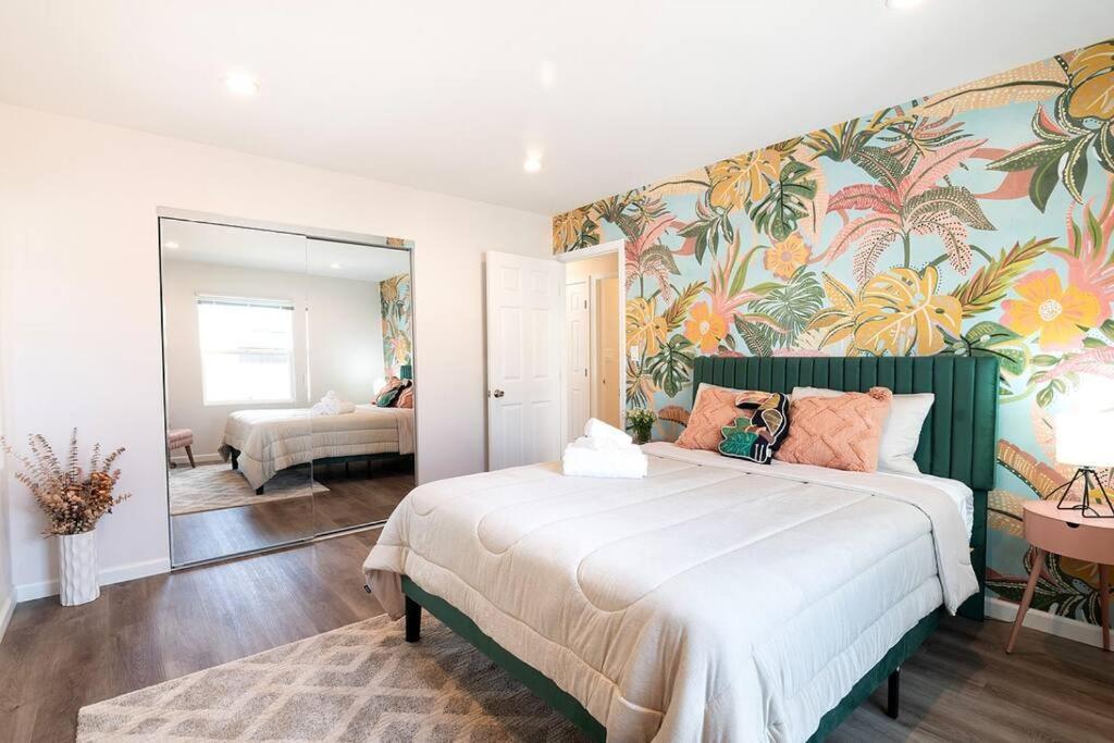 Hébergement de vacances Beautiful 3 Bed 1 Bath Designer + Hot Tub