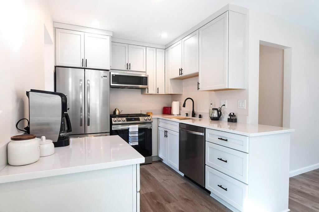 Hébergement de vacances Beautiful 3 Bed 1 Bath Designer + Hot Tub Los Angeles